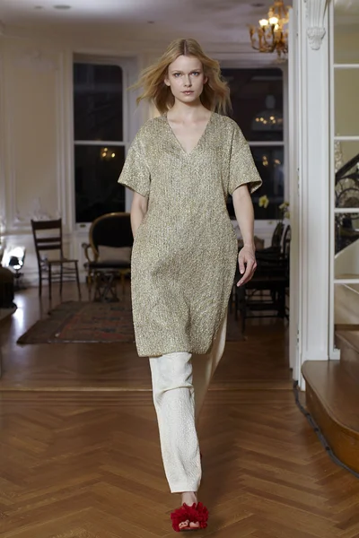 Look 18